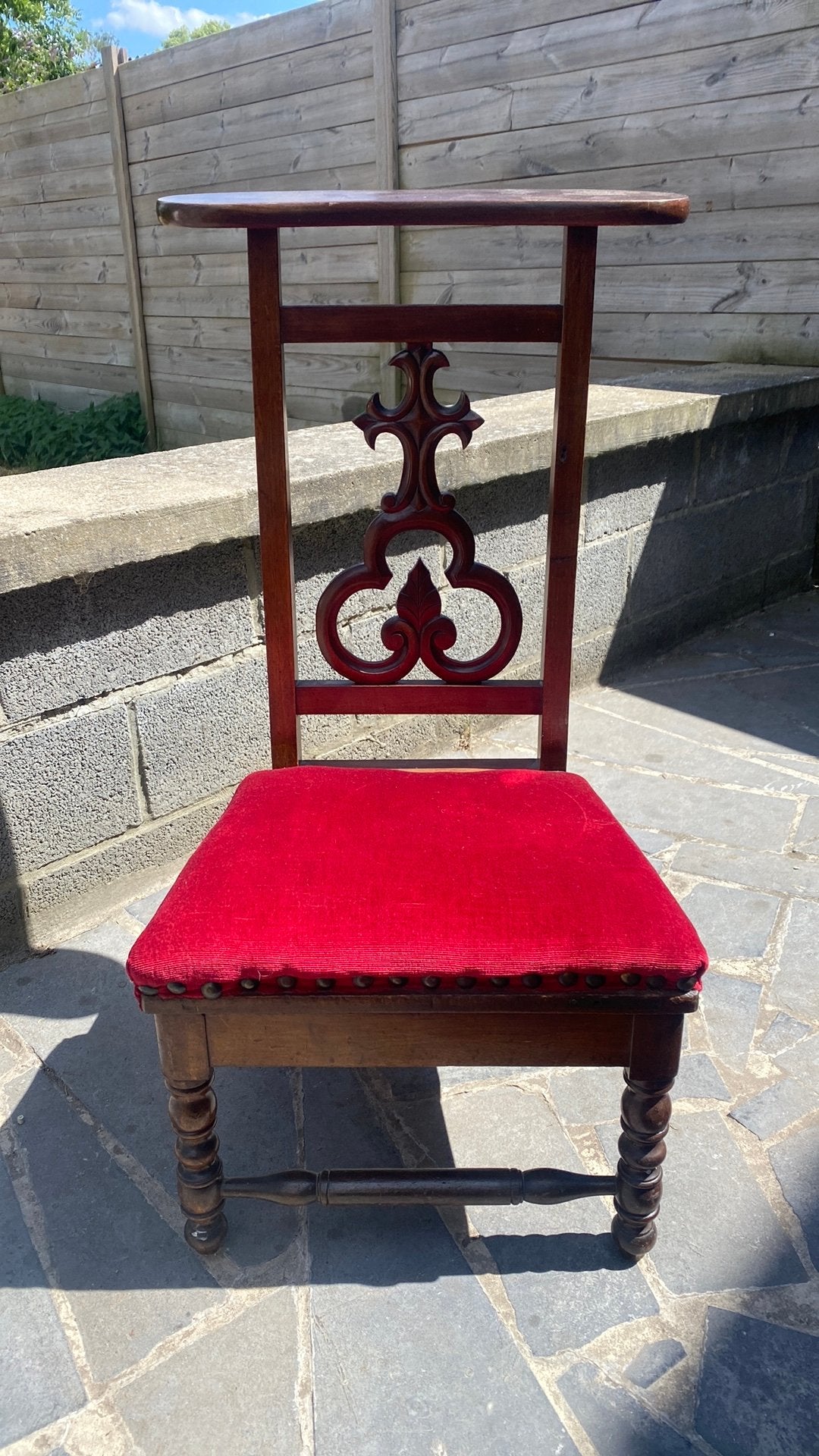 Prie-Dieu ancien en bois massif – Velours rouge – bon état, Antiquités & Art, Enlèvement