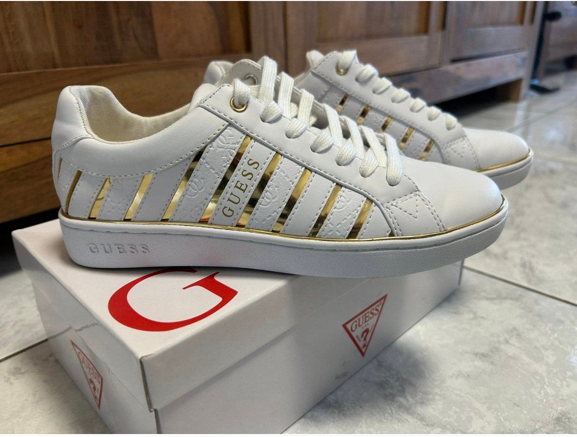 GUESS sneakers dames – wit/goud – maat 38, Ophalen, Zo goed als nieuw, Wit, Sneakers