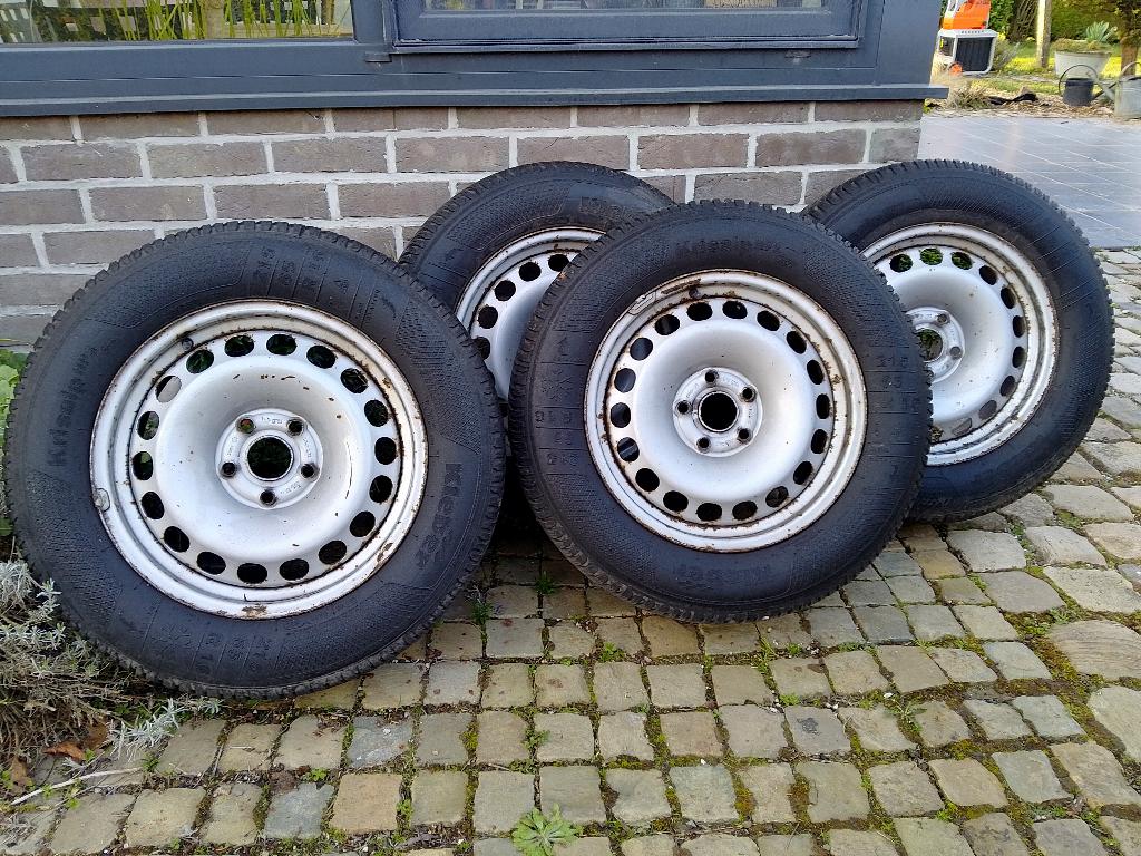 jantes et pneus hiver tiguan 1, Neuf, Pneus et Jantes, 16 pouces, Véhicule de tourisme