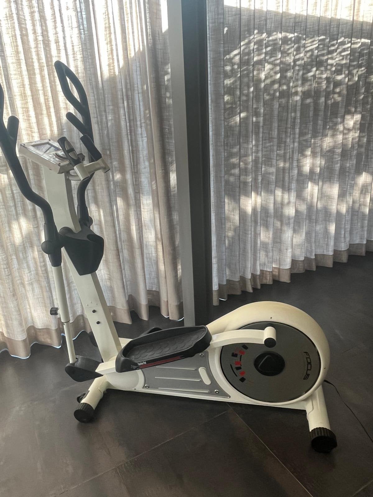 Vélo elliptique (crosstrainer), Enlèvement, Comme neuf, Bras, Vélo elliptique