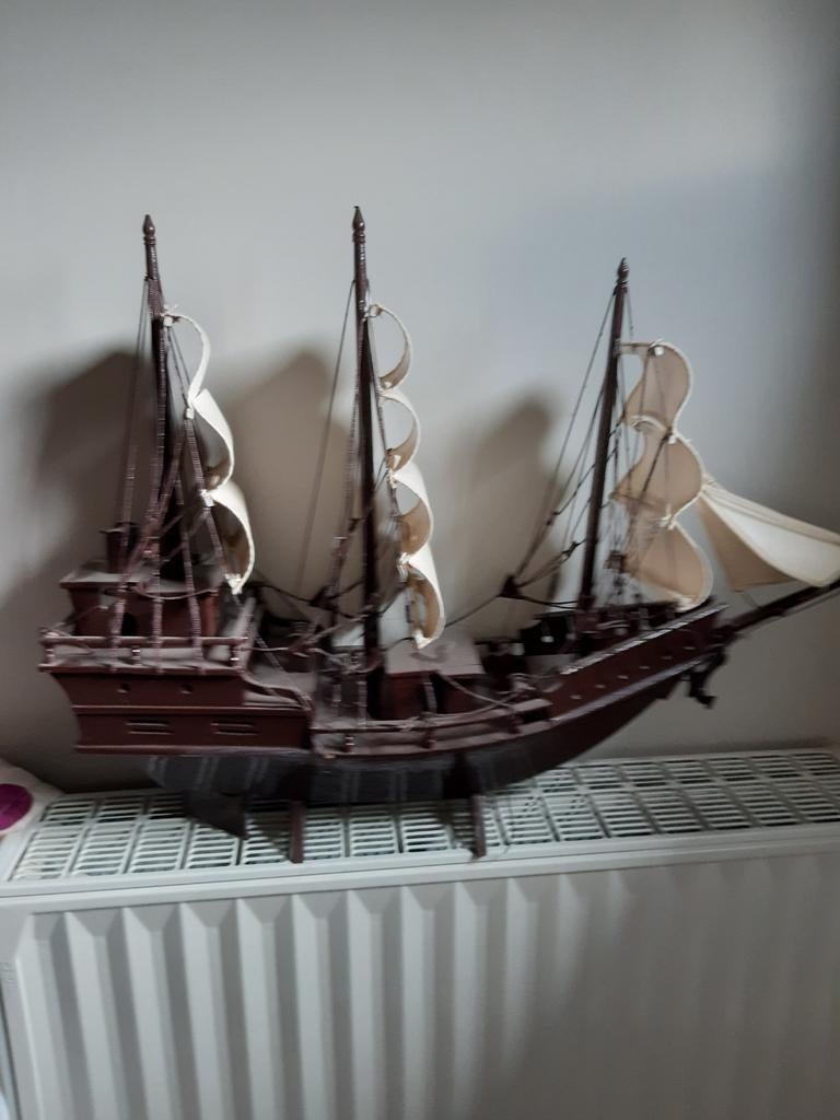 Modelbouw boot in hout moet weg, Ophalen