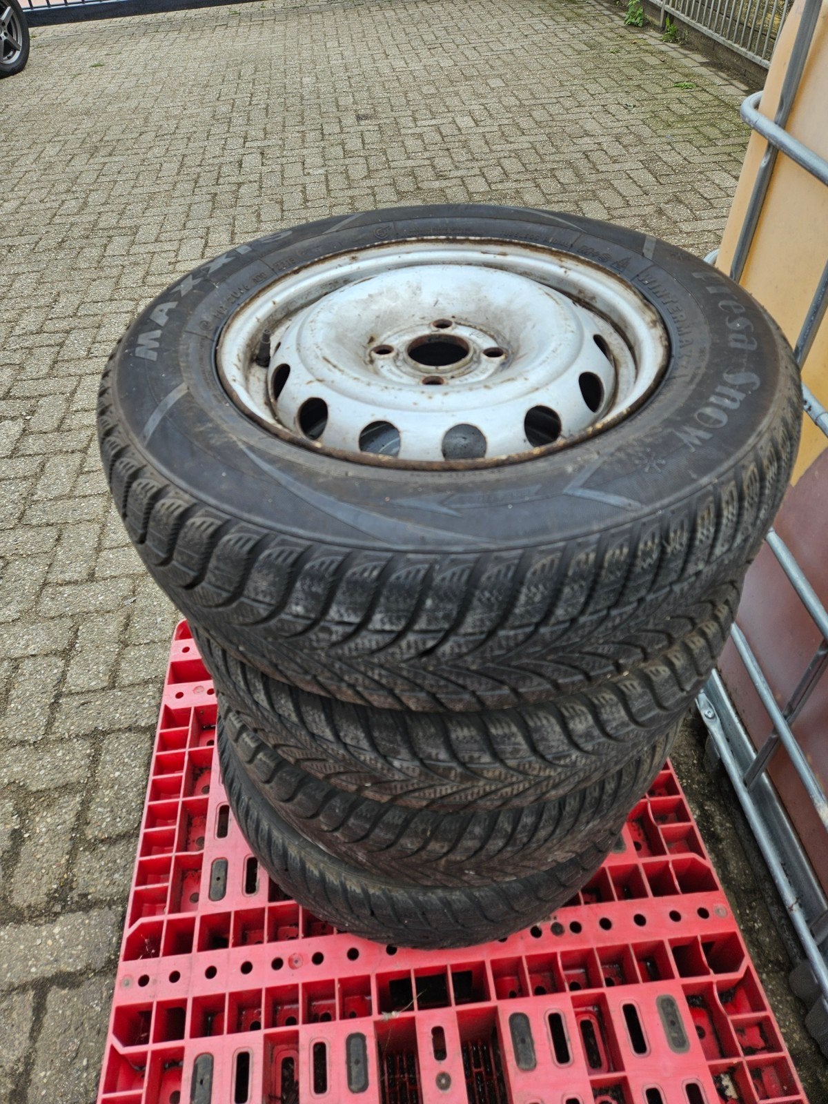 wielen voor aanhangwagen, Ophalen, Zo goed als nieuw