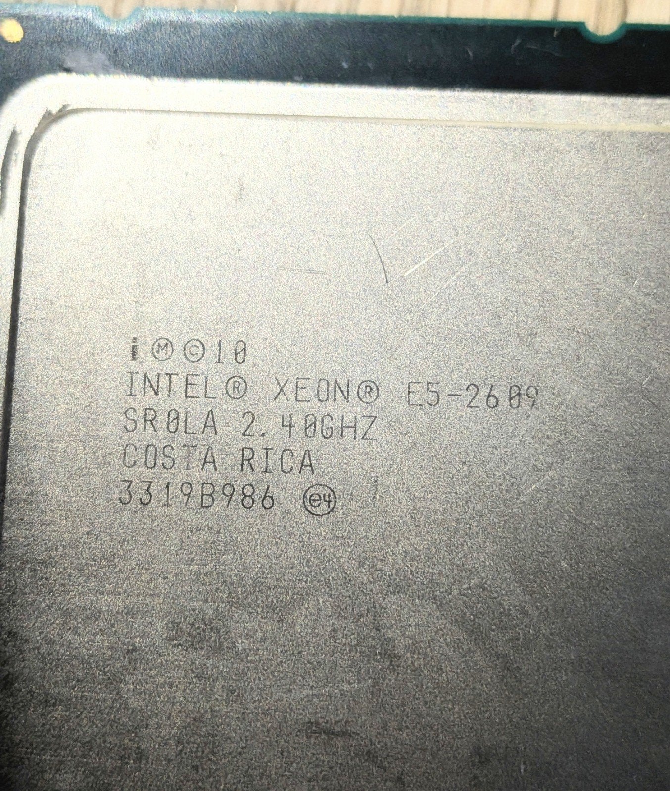 2x Xeon E5-2609 server cpu, Informatique & Logiciels, Processeurs, Comme neuf, 4-core, 2 à 3 Ghz, Enlèvement ou Envoi