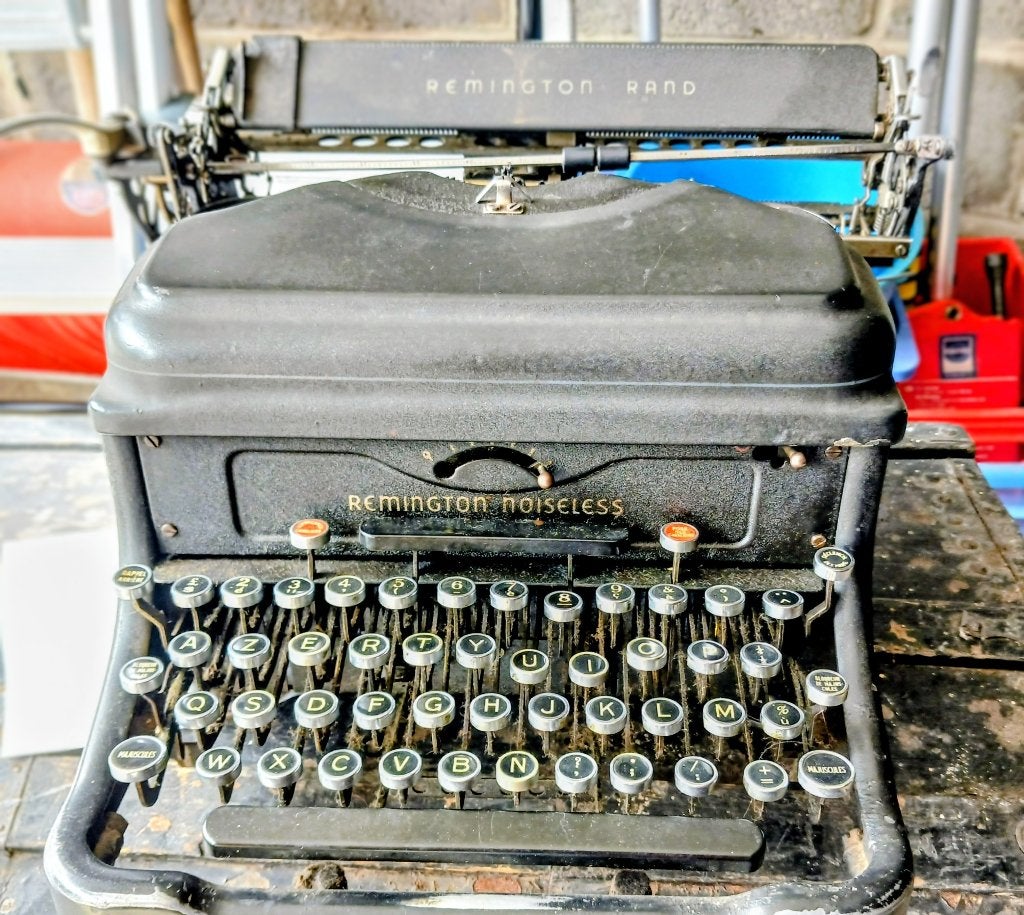 Machine à écrire, Enlèvement, Utilisé