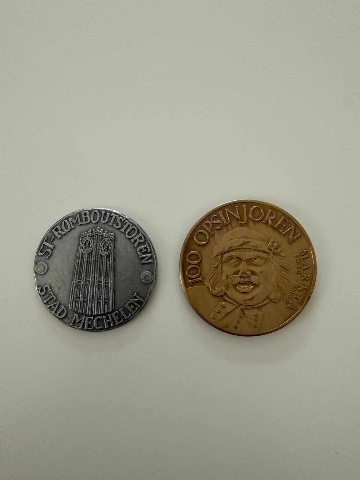 2 x médailles de Malines., Enlèvement ou Envoi, Autres matériaux