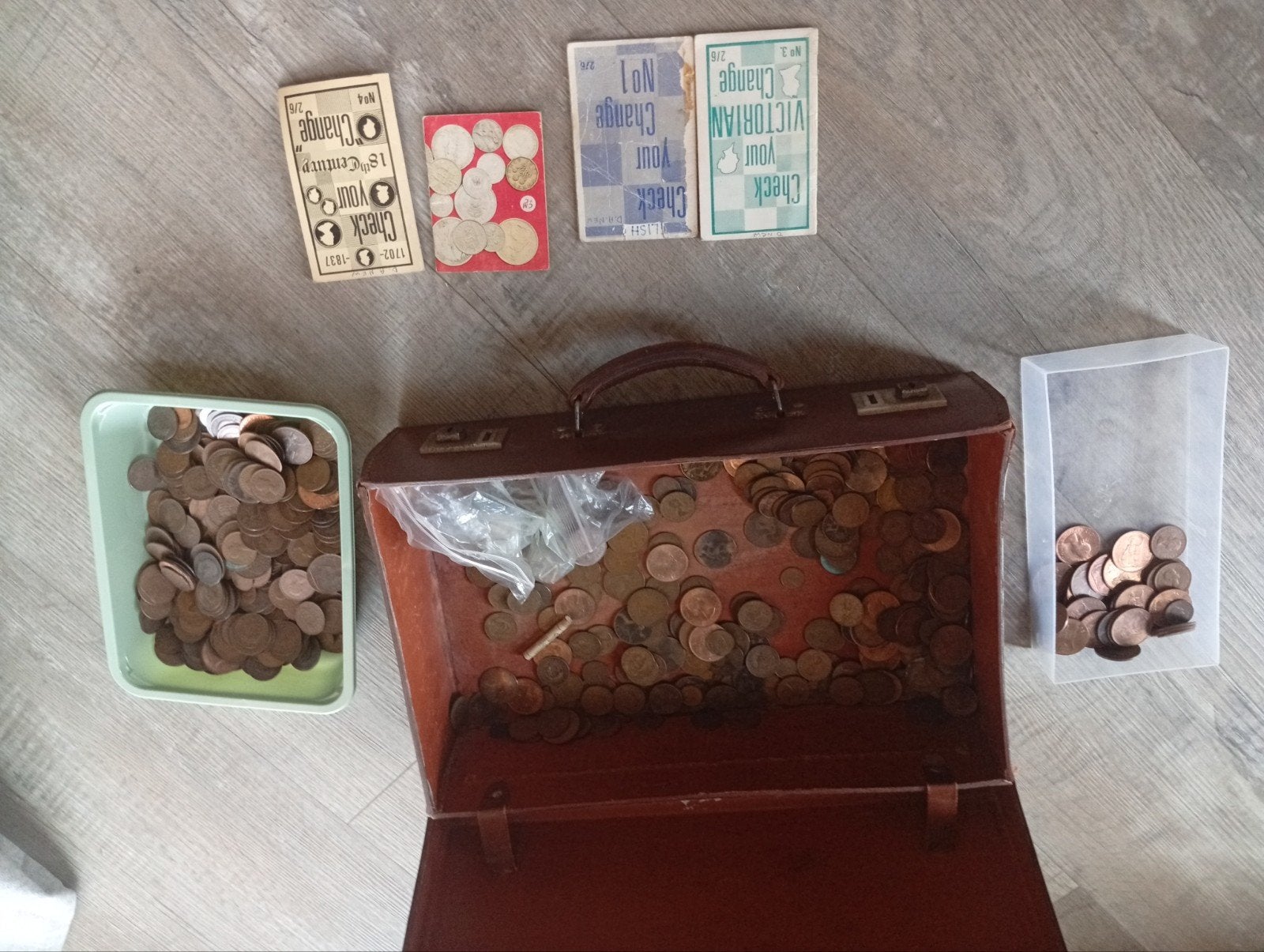 Koffer met oude munten, Ophalen, Munten