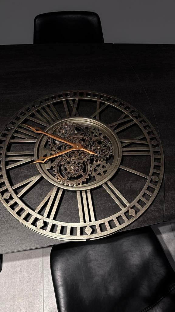 Horloge ouverte avec engrenages rotatifs à vendre., Enlèvement, Comme neuf, Horloge murale