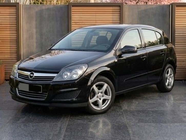 OPEL ASTRA 1.6 TURBO ~ 120PK ~ 2011 ~ SCHERM ~ BENZINE, Voorwielaandrijving, Euro 5, Stof, Zwart