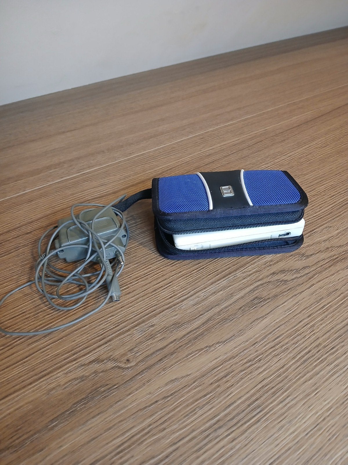 Nintendo ds lite, Games en Spelcomputers, Spelcomputers | Nintendo DS, Ophalen, Gebruikt, Wit, Met beschermhoes of tas