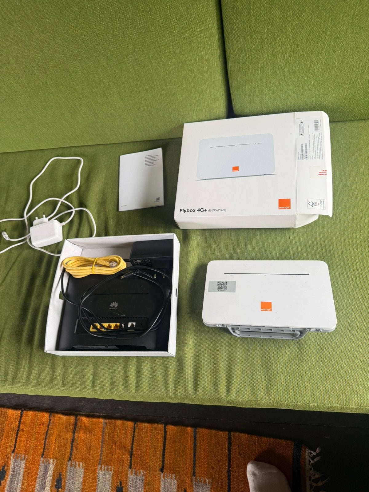 Orange Flybox + kabels & extra oude Flybox grztis, Informatique & Logiciels, Routeurs & Modems, Enlèvement, Comme neuf