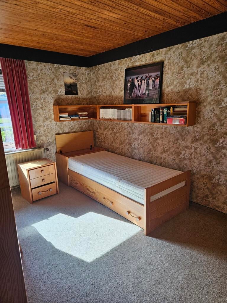 Complete tiener/slaapkamer, Huis en Inrichting, Slaapkamer | Bedden, Ophalen