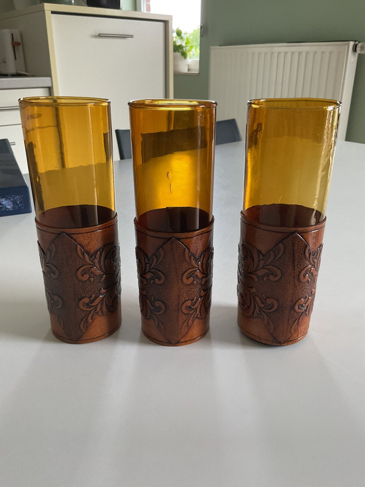 3 glazen met leren houder, Ophalen of Verzenden, Zo goed als nieuw