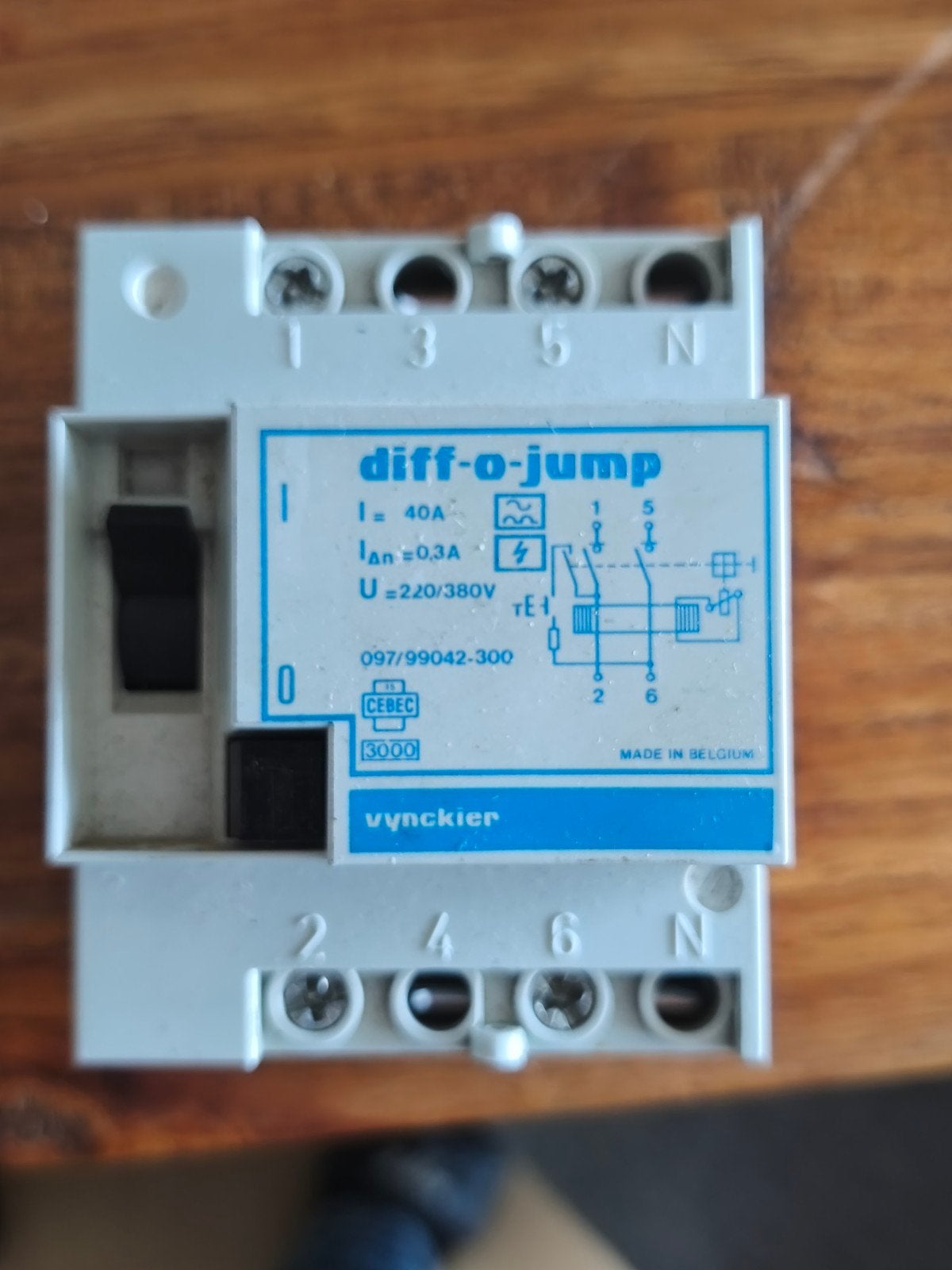 2 polige differentieel 40a 0.3a tot 380v, Doe-het-zelf en Bouw, Ophalen of Verzenden, Gebruikt, Overige merken, Aardlekautomaat