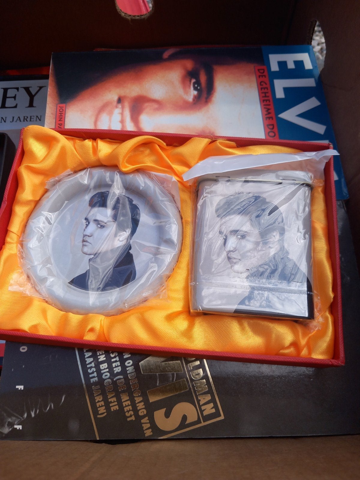 ELVIS, Enlèvement