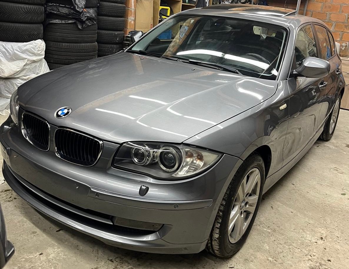 BMW 120i automaat/Xenon/zetelverw/ Full Service History!, Autos, Achat, Ordinateur de bord, Carnet d'entretien, Noir
