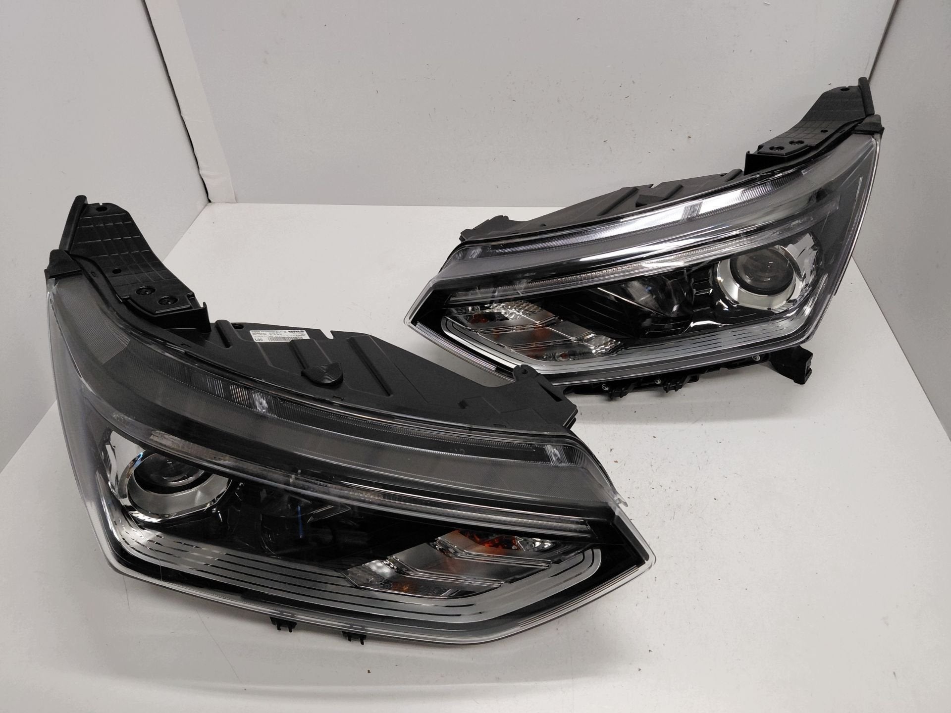 Phare gauche SsangYong Korando C300 8310237101, Info@kg-mobility.com, KG Mobility Corporation, Utilisé, SsangYong