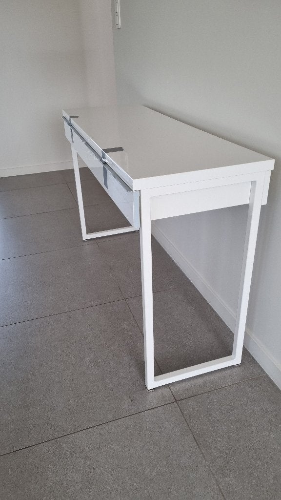 Bureau - bijzettafel - Ikea BESTA BURS - hoogglans wit, Ophalen, Met lades, Zo goed als nieuw, IKEA