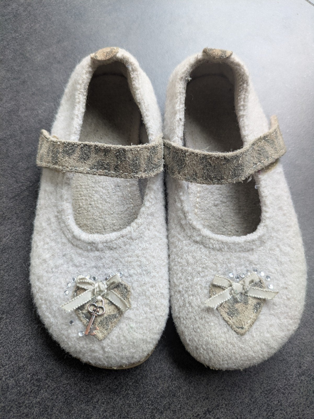 Chaussons / pantoufles Living Kitzbühel pointure 30, Living Kitzbühel, Enlèvement, Utilisé, Pantoufles