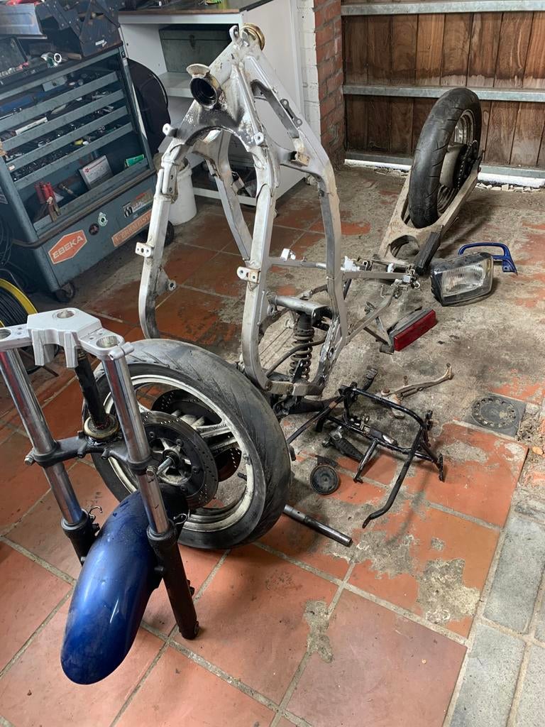 Kawasaki gpz 500 kader met papieren + vork, wielen,.., Enlèvement, Utilisé
