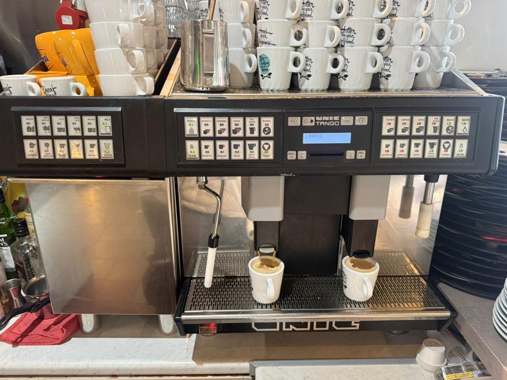 Volautomatisch koffiemachine UNIC, Ophalen