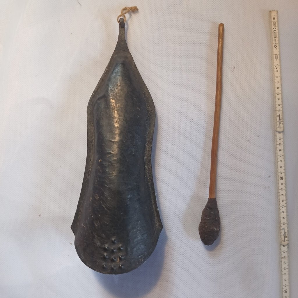 Cloche à percussion ancien congo belge., Antiquités & Art, Afrique, Autres types, 50 cm, Métal