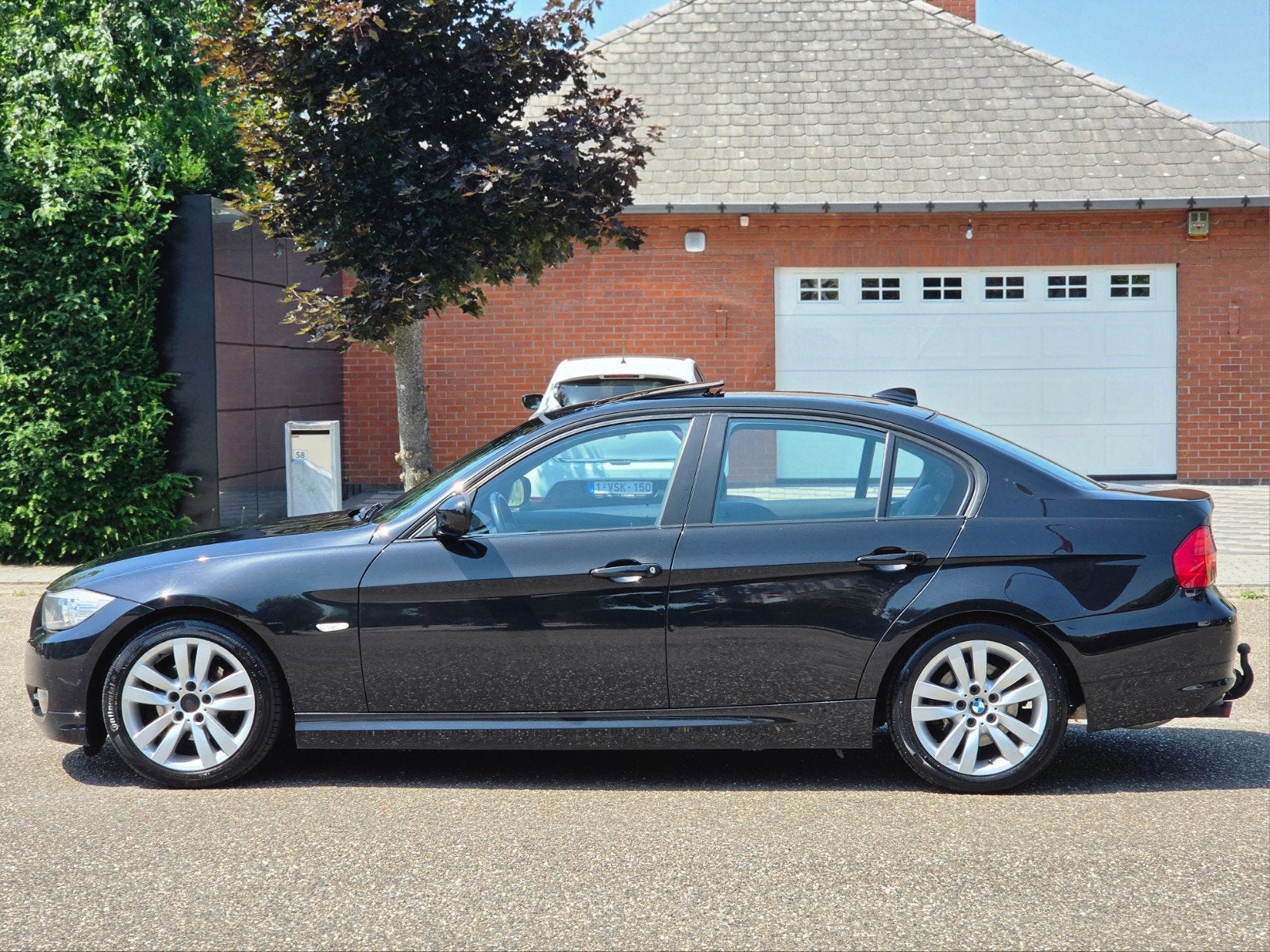 BMW 318i FACELIFT 1E EIGENAAR/DEALER ONDERHOUDEN, Auto's, BMW, 100 kW, Zwart, Zwart, Bedrijf