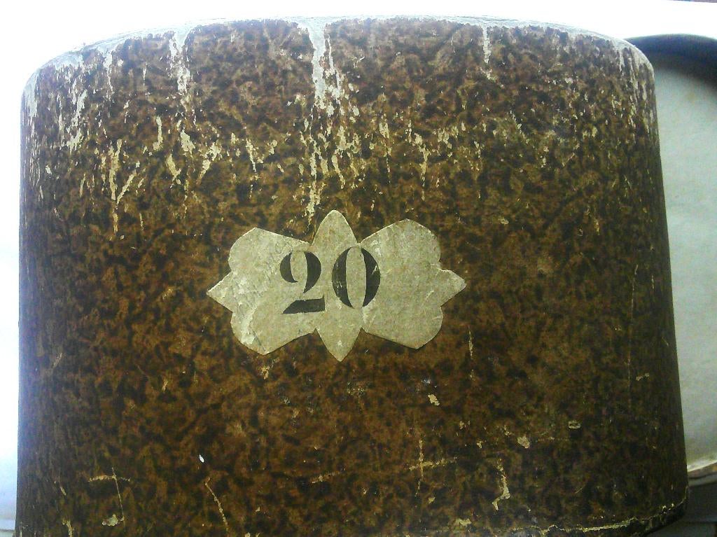 Boîte de rangement pour pontus ou shako belge fin XIX siècle, Verzamelen, Verzenden, Landmacht, Overige typen