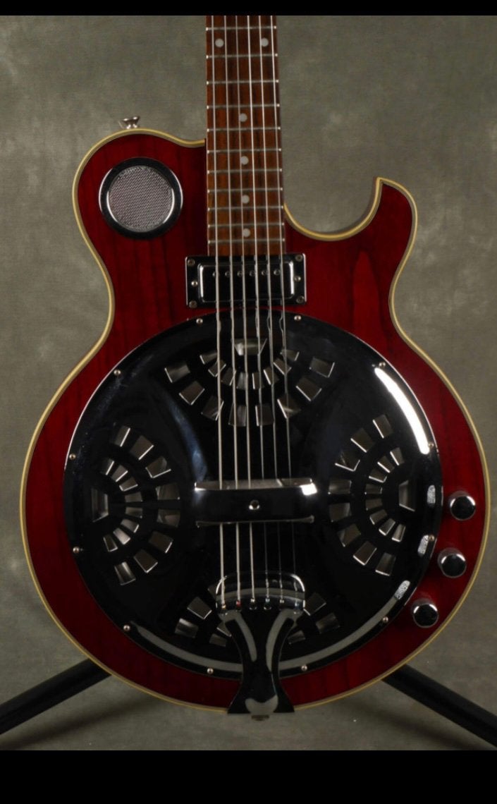 GEZOCHT Tanglewood TBS 500 Blue Sound Resonator - Cherry Red, Muziek en Instrumenten, Snaarinstrumenten | Gitaren | Bas, Ophalen of Verzenden