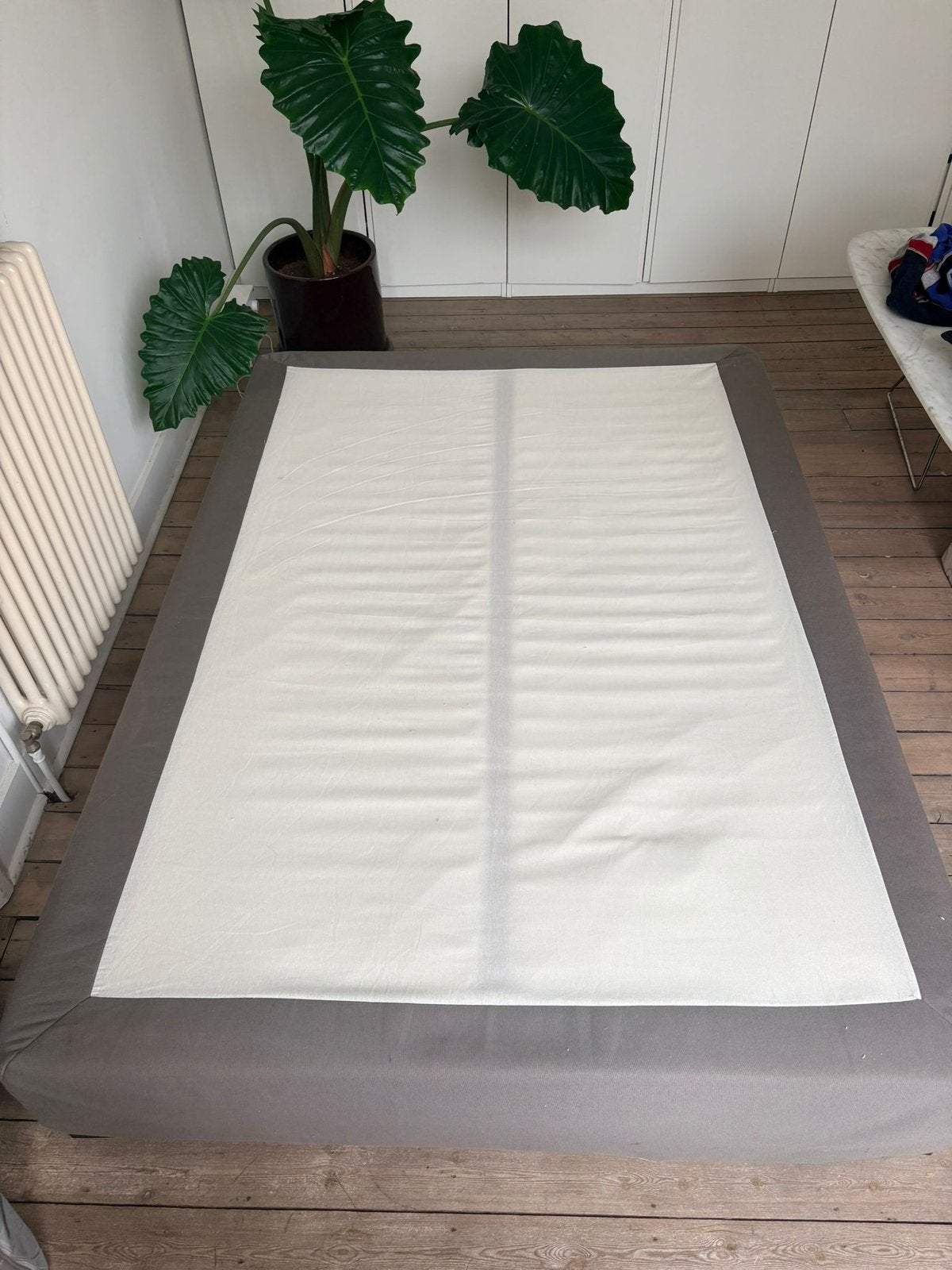 Bed Espevar donkergrijs 140x200cm, Huis en Inrichting, Ophalen, 140 cm, Zo goed als nieuw, Twijfelaar