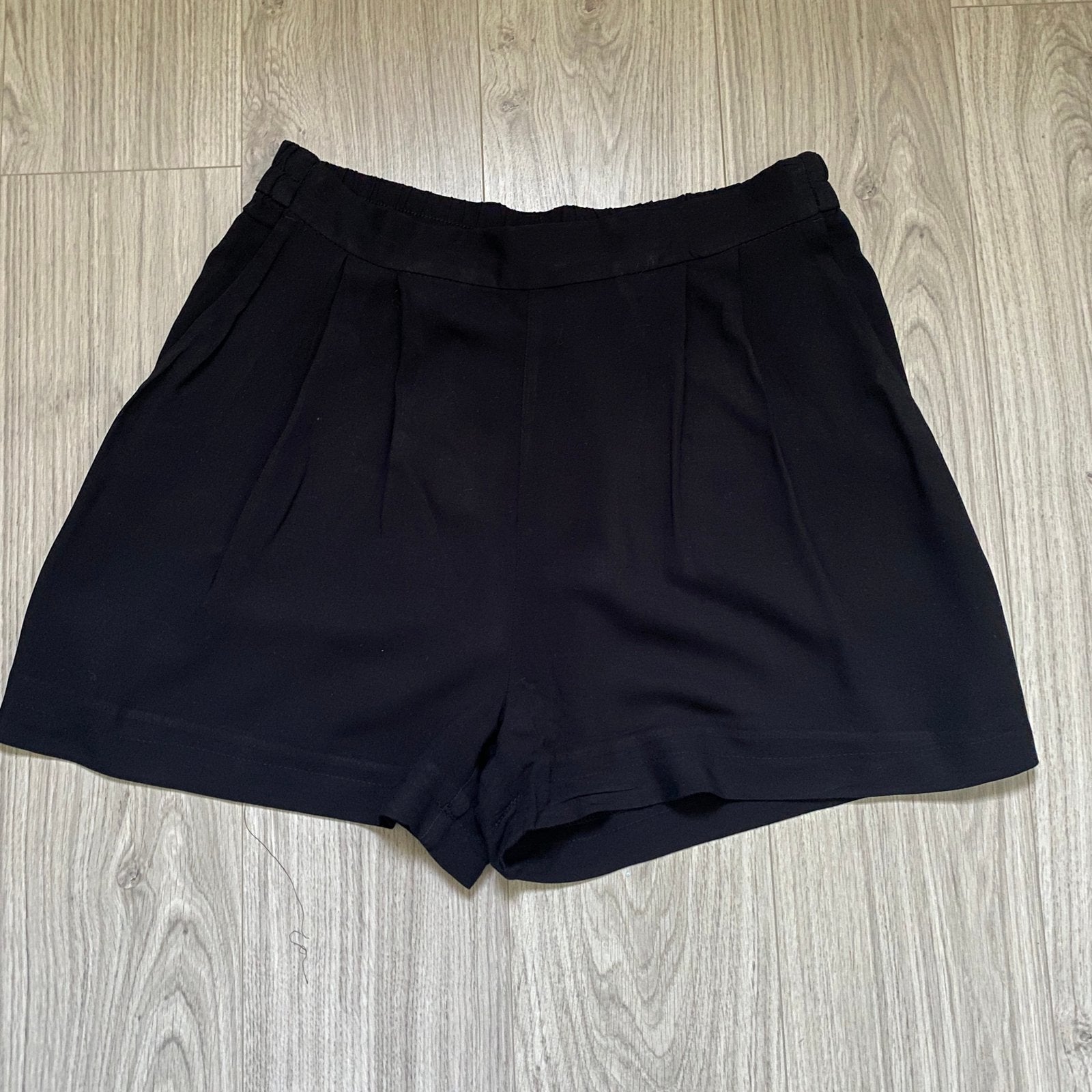 Zwarte short h&m  maat 36, Kleding | Dames, Broeken en Pantalons, Kort, Zwart, Ophalen of Verzenden, Zo goed als nieuw