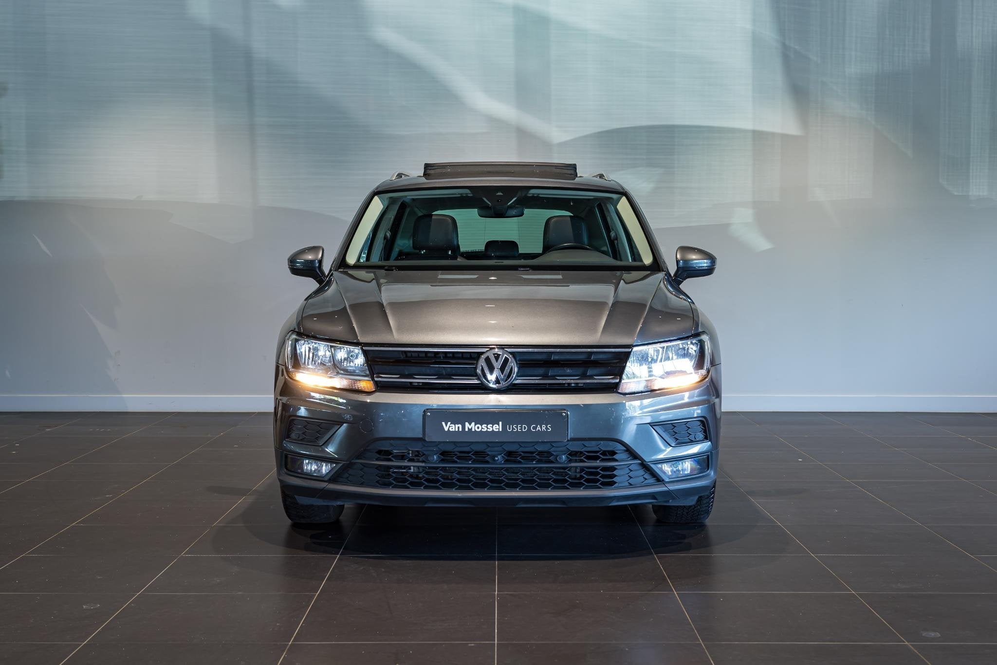 Volkswagen Tiguan 1.5 TSI DSG | Pano Dak | Carplay | ACC | Z, Stof, 4 cilinders, Bedrijf, 5 zetels