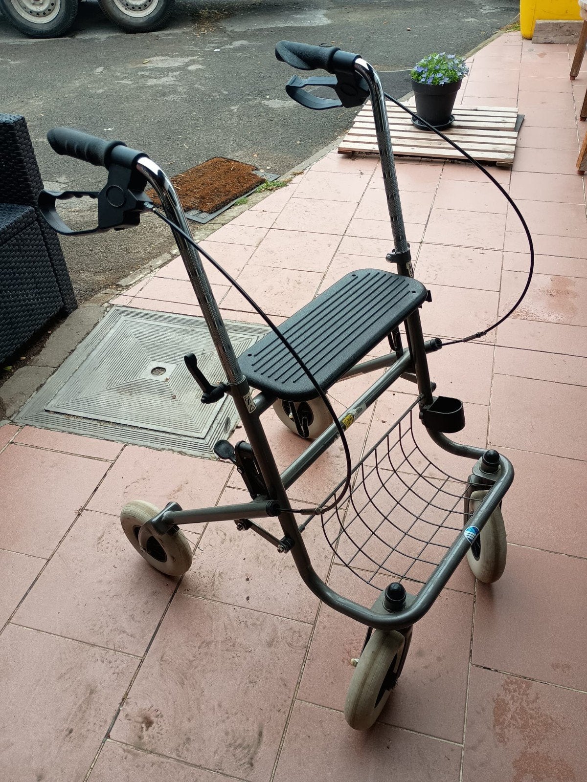 rollator met rem, Diversen, Ophalen, Gebruikt