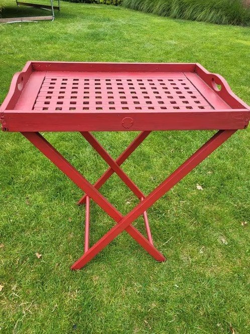 Table à plateau en bois, Enlèvement