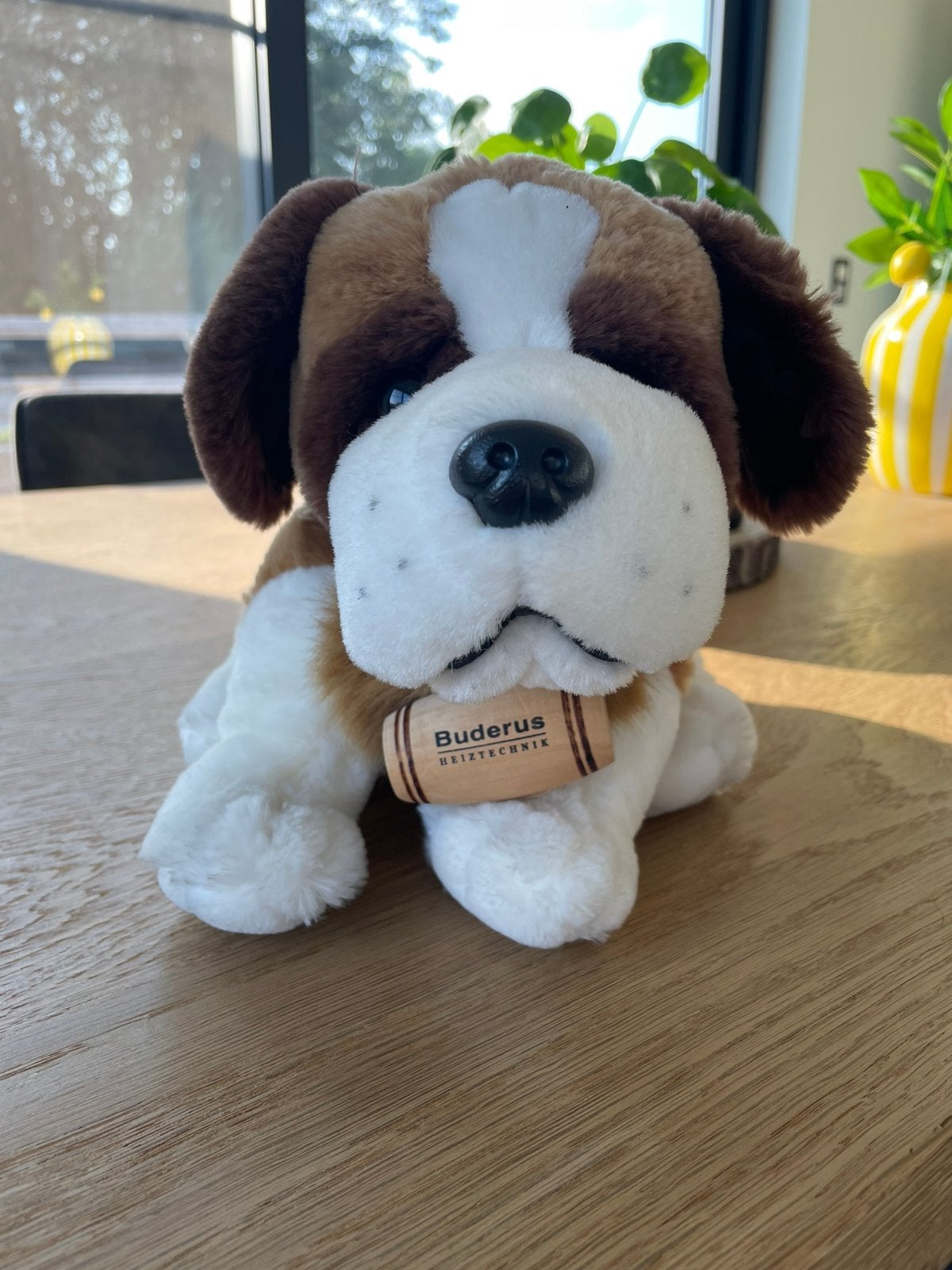 Knuffel Sint Bernard hond met tonnetje, Ophalen of Verzenden, Zo goed als nieuw, Bruin, Hond