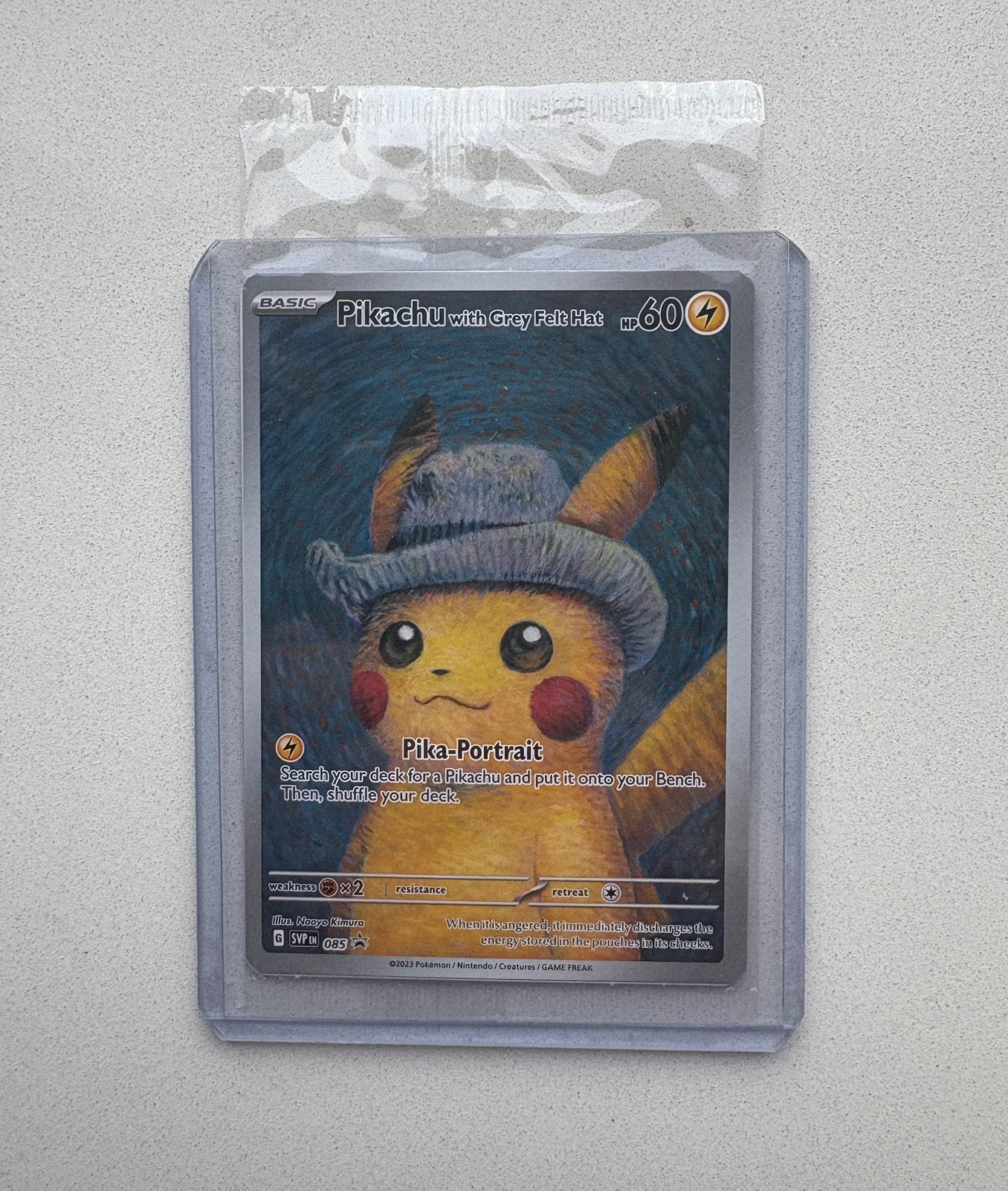 Pikachu With Grey Felt Hat, Hobby en Vrije tijd, Verzamelkaartspellen | Pokémon, Ophalen of Verzenden, Nieuw, Losse kaart