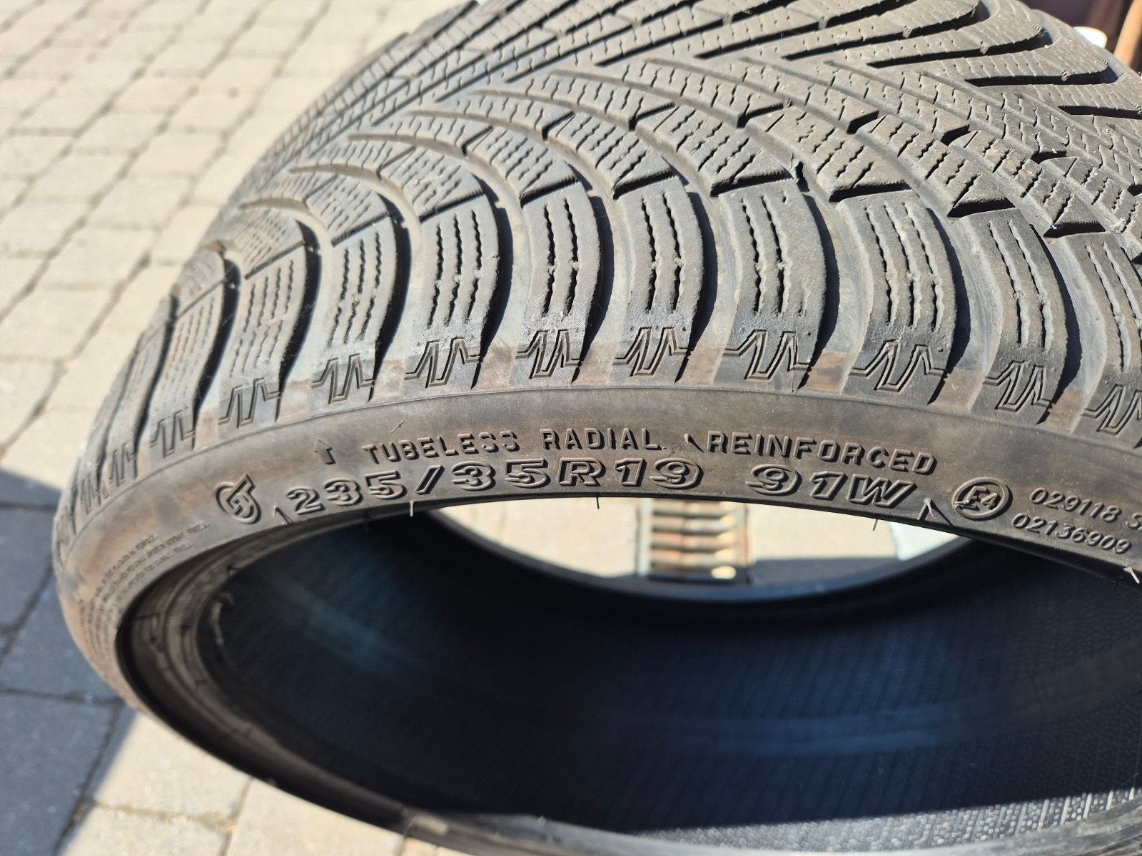4 pneus hiver Maxxis 235 35R19, Enlèvement, Pneus hiver, Pneu(s)