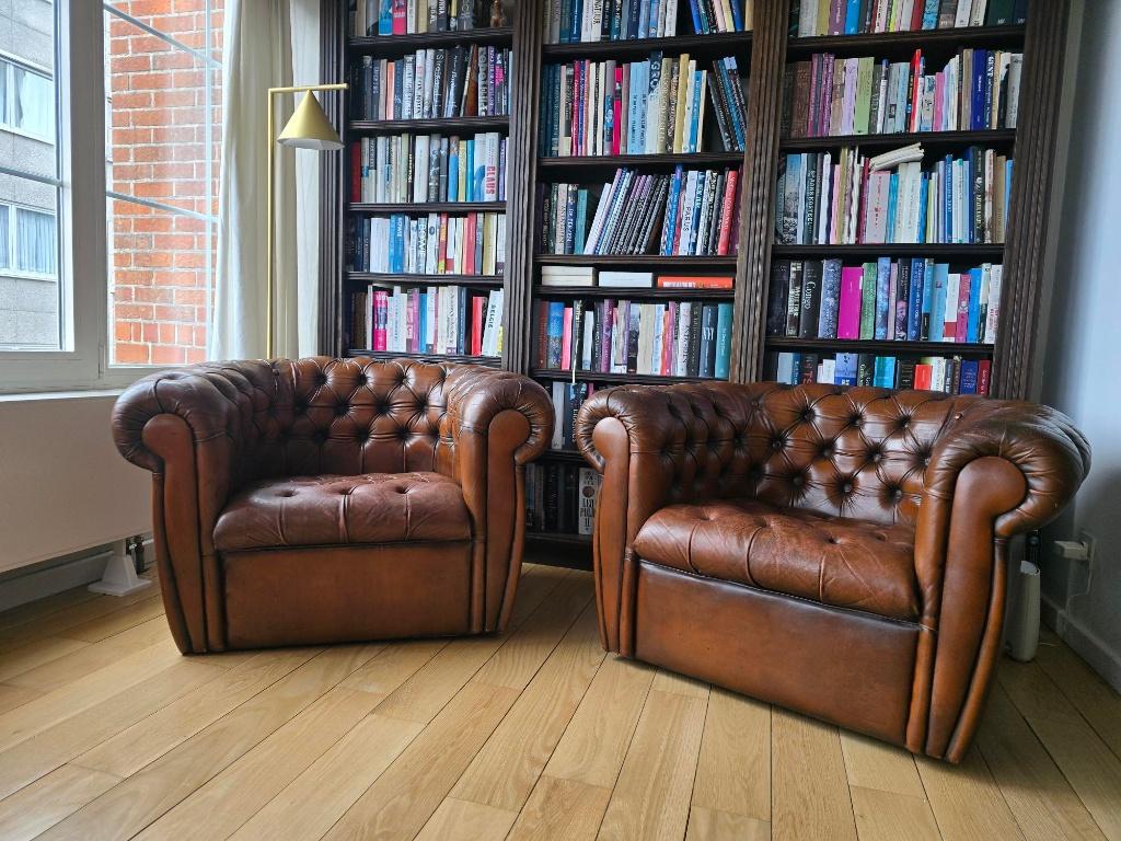 Set van 2 vintage Chesterfield clubzetels, Antiek en Kunst, Ophalen