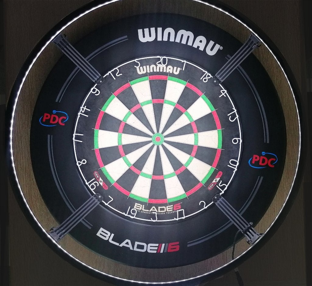 Winmau Blade 6, Surround & Target verlichting., Ophalen, Zo goed als nieuw, Dartbord