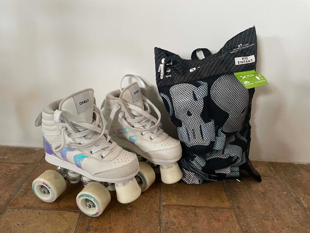 Patins à roulette enfant taille 29 comme neufs + protections, Enlèvement, Comme neuf, Enfants