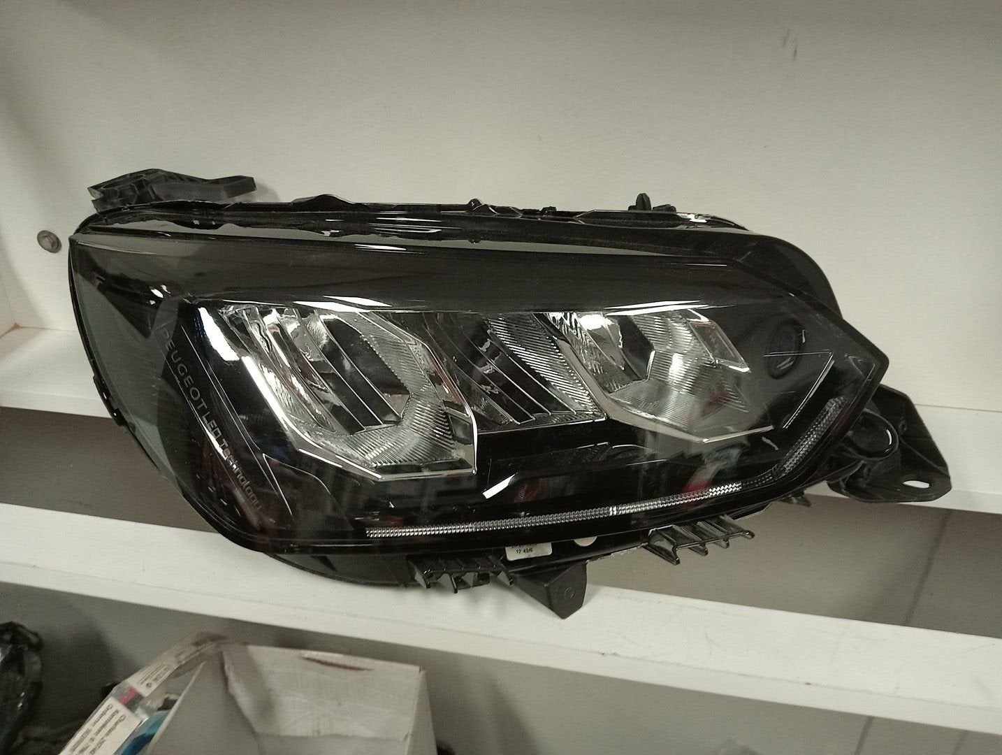PEUGEOT 208 FACELIFT LED KOPLAMP RECHTS ORIGINEEL 90200108, -, Utilisé, -, Peugeot
