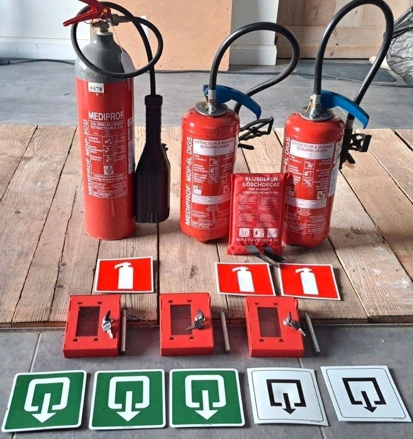 Brandblussers. Sleutelkastjes enz., Ophalen