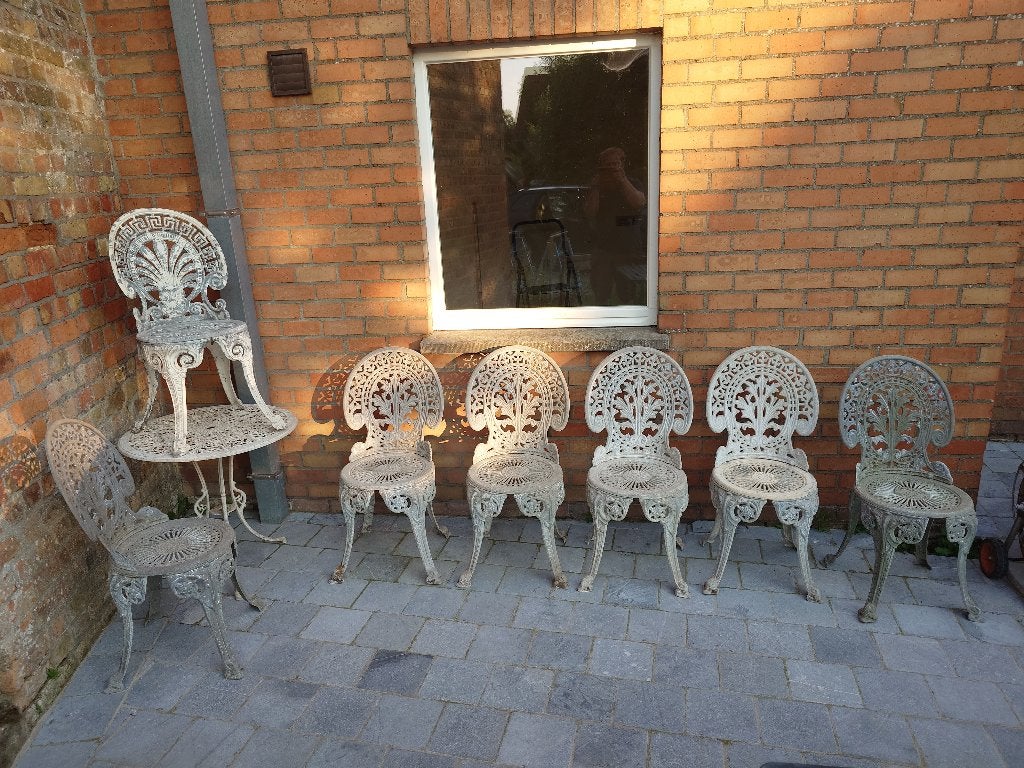 Victoriaanse stoelen en tafel, Ophalen