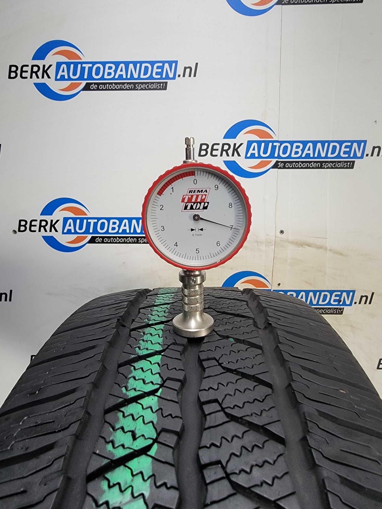 2x Continental VanContact Winter 215/60 R17C 109/107T 215/60, Auto-onderdelen, Banden en Velgen, -, -, 17 inch, Band(en)
