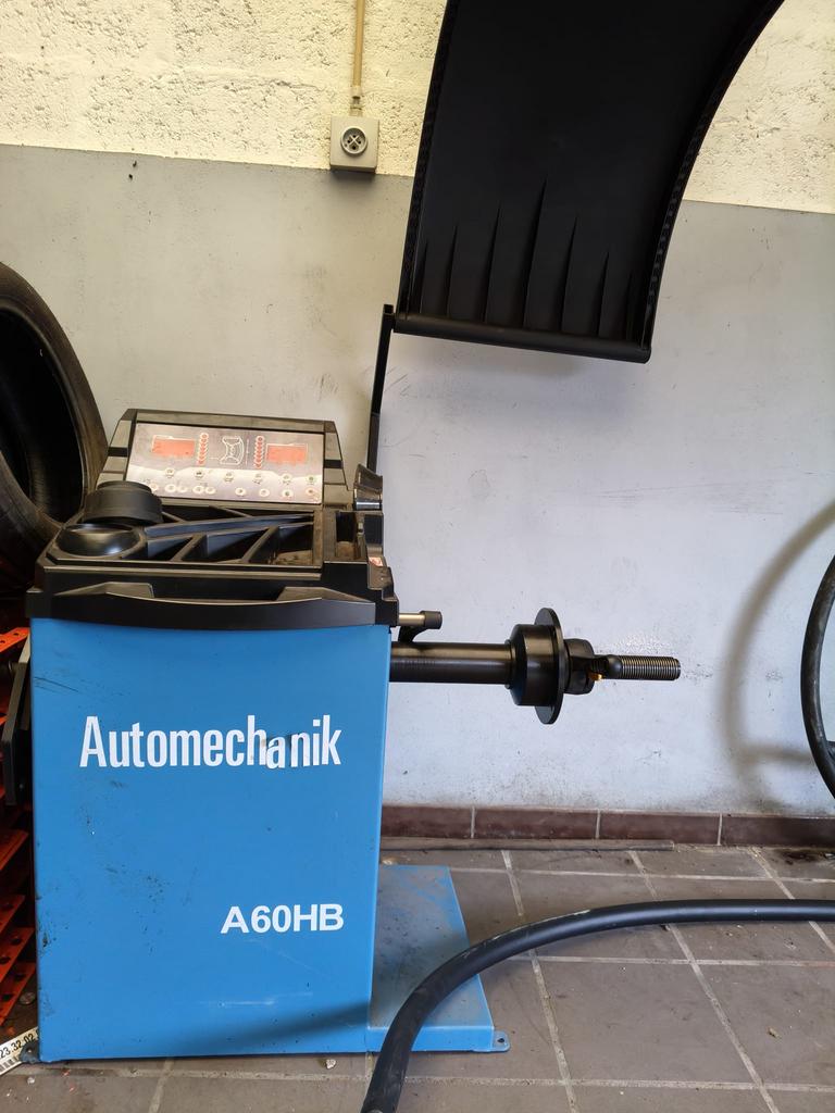 Équilibreuse de roues Automechanik A60HB, Autos : Divers, Outils de voiture, Enlèvement, Comme neuf