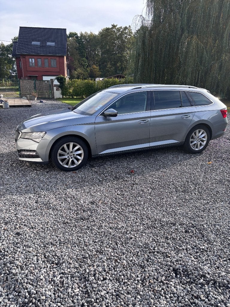 Skoda superb hybride 2021- 67.000 km, Autos, Argent ou Gris, Achat, Euro 6, Noir