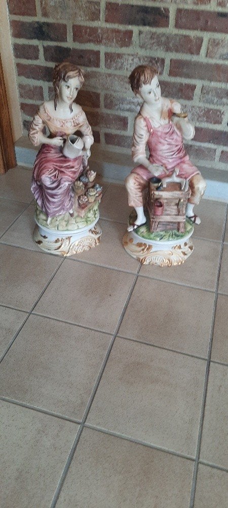 2 beelden poselein, Enlèvement