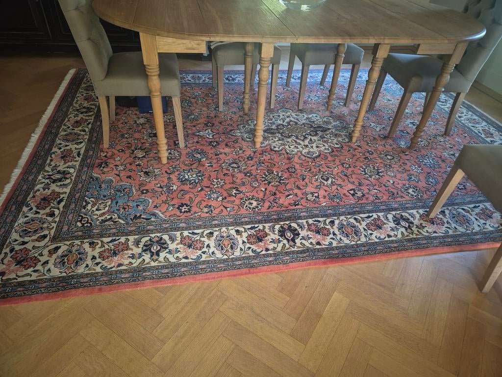 Tapis oriental, Enlèvement