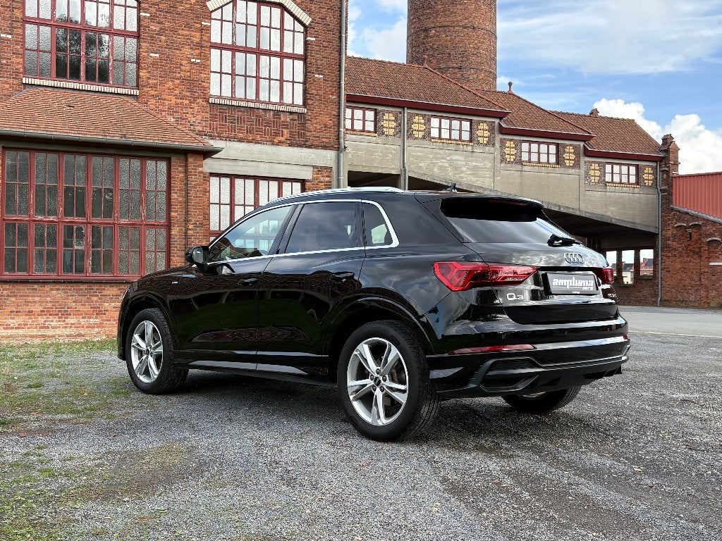 Audi Q3 35 TFSI MHEV S Line Efficient art of driving in luxe, Auto's, Dealer onderhouden, Verwarmde buitenspiegels, Zwart, Leder