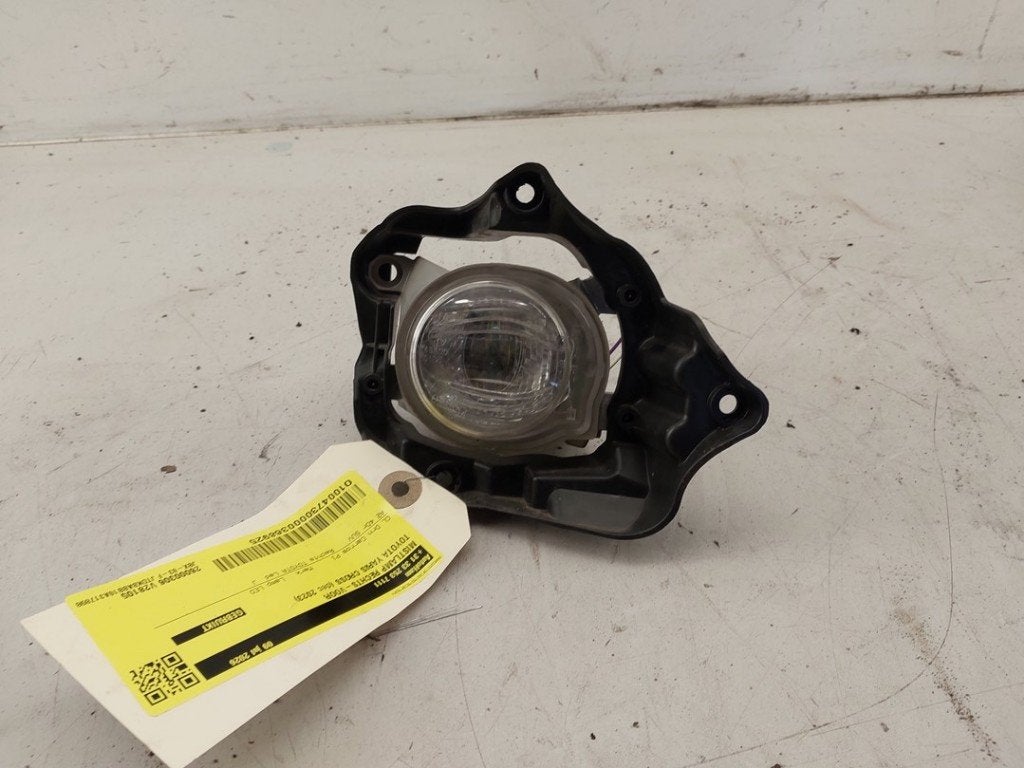 ANTI BROUILLARD AVANT DROIT Toyota Yaris Cross (PB1 / PJ1), Kundenbetreuung@toyota.de, Toyota, Utilisé, Toyota-Allee 2
50858  Köln, DE