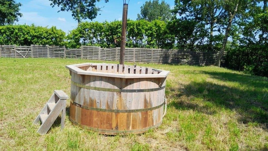 Hottub houtgestookt, Jardin & Terrasse, Bains à remous et Spas, Utilisé, Fixé, Escalier, Enlèvement
